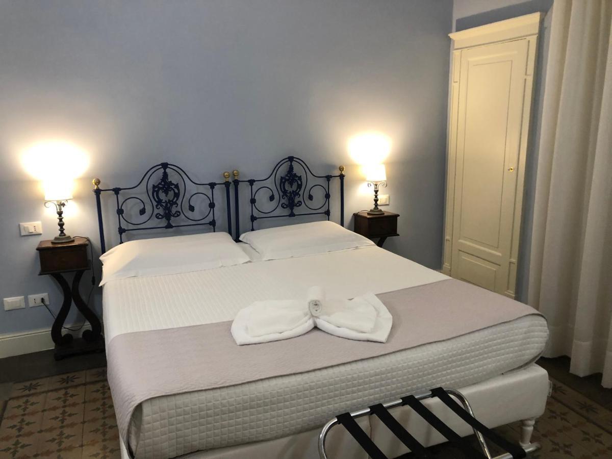 קטאניה Palazzo Pastura B&B And Apartments מראה חיצוני תמונה