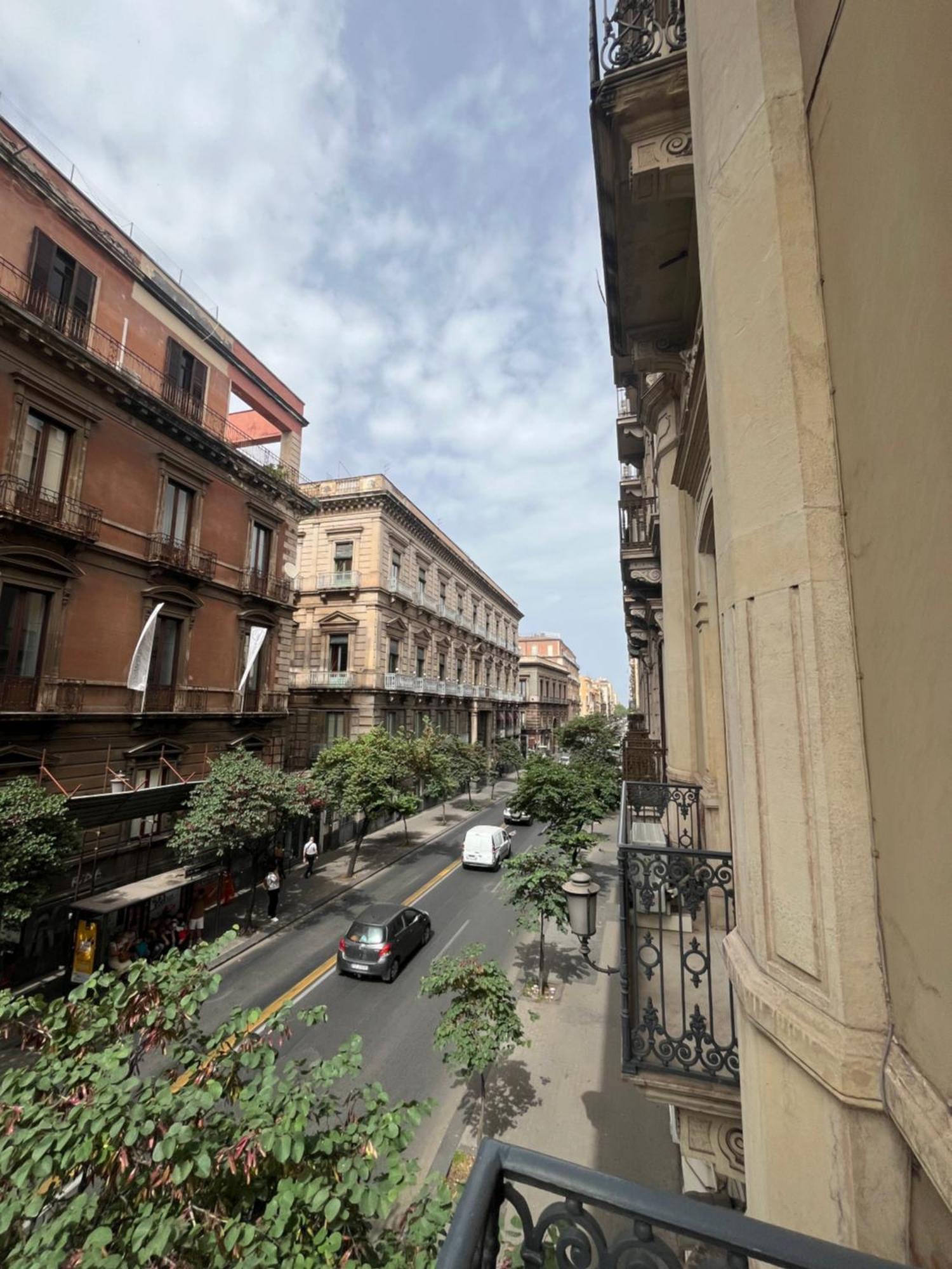 קטאניה Palazzo Pastura B&B And Apartments מראה חיצוני תמונה